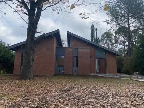 Venta de casa en CC Los Quinchos   Apto Credito - 100