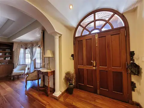 En Venta Casa 5 Amb, c/ Jardin, Piscina, Play y Gge.  Villa Martelli  -  Vte Lopez.