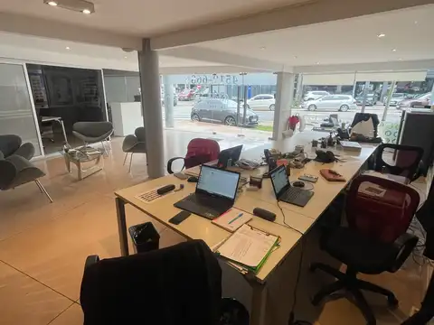 Local en Alquiler en Olivos Vias/Rio, USD 3.500