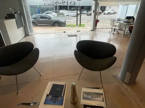 Local en  esquina con frente super visible amplio y luminoso minimalista  