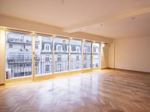 Piso alto en Recoleta con vista abierta al Parque Thays y excelente distribución