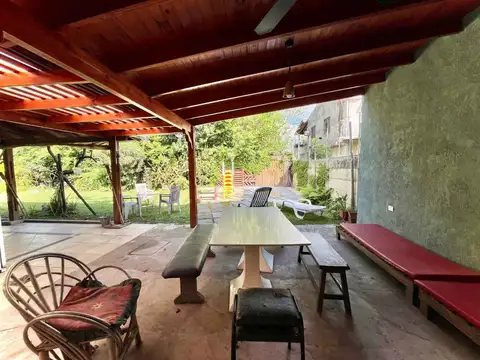 Casa 4 ambientes con 2 baños