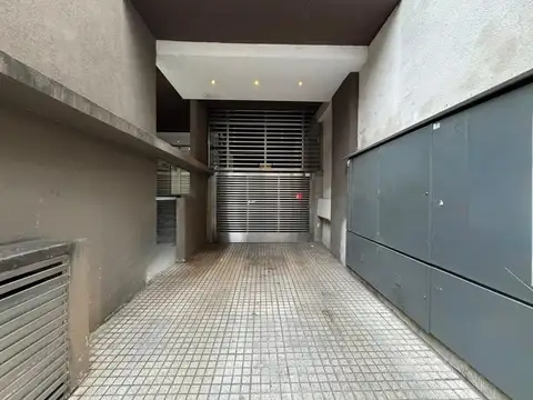 Venta - cochera con baulera. Rosario, centro.