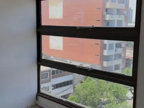 OFICINA CENTRICA Y AMPLIA EN ALQUILER