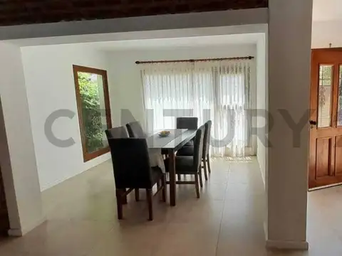 Casa 3 ambientes con 2 baños