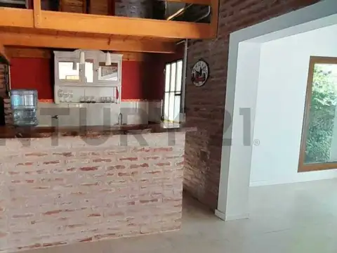 Casa en Venta con 2 cocheras