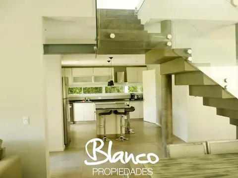 Casa 4 ambientes con 3 baños