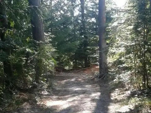 LOTE DE 4.380 M2  CON COSTA DE RIO BONITO - V. ANGOSTURA