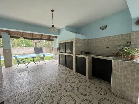 Casa en Venta con 3 cocheras