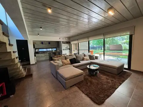 CASA EN VENTA 5 AMB. FINCAS DE HUDSON BERAZATEGUI