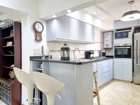 Casa 9 ambientes con 2 baños