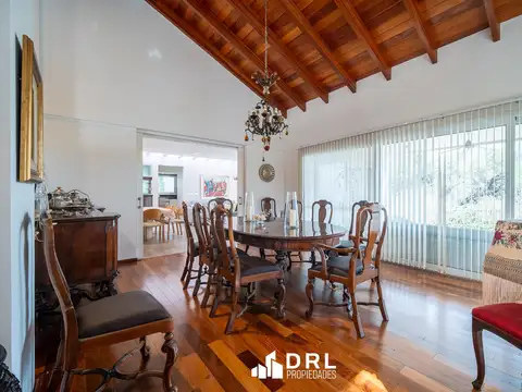 Casa en Venta con 2 cocheras