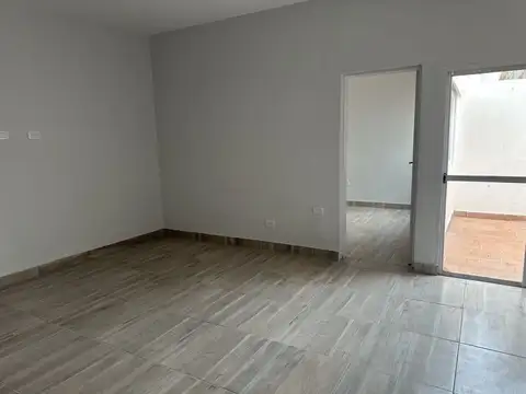 PH 2 ambientes con patio. Todo eléctrico!