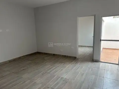 Alquiler de Departamento 2 Ambientes con Patio en Caseros Centro, Tres de Febrero.