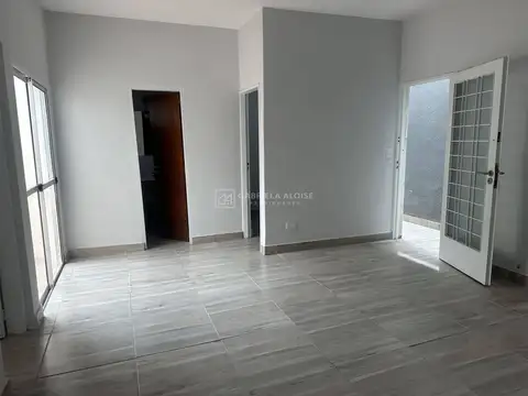 Depto Tipo Casa en Alquiler en Caseros, $ 550.000
