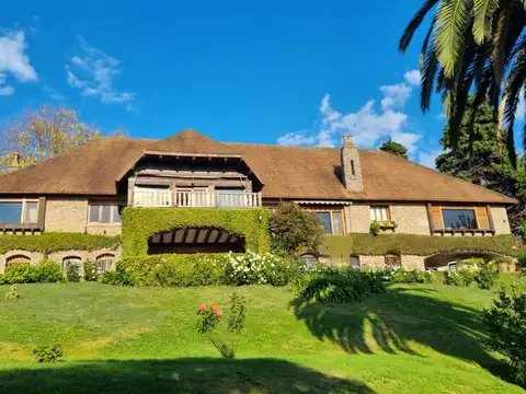 Casa en Venta con 5 cocheras