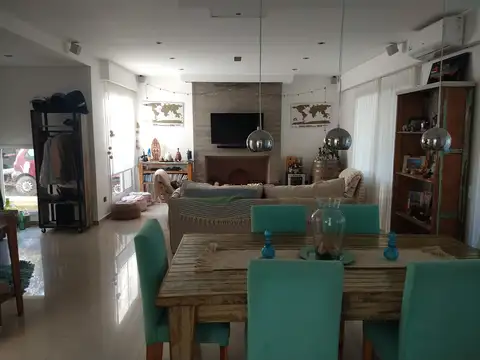 Casa 4 ambientes con 4 baños