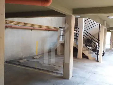 VENTA - COCHERA FIJA -  BARRIO LA CALABRIA - SAN ISIDRO