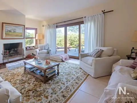 Chalet en venta en San Rafael proximo al mar. 5 dormitorios + dep.