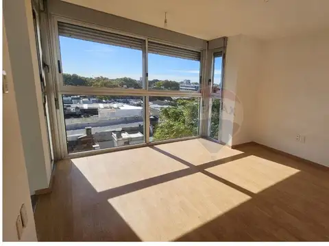 VENTA APARTAMENTO 1 DORM. TRES CRUCES CON RENTA.