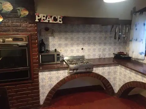 Casa 5 ambientes con 2 baños