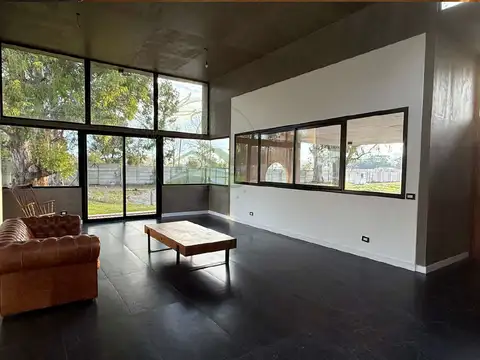 Casa en Alquiler con 1 cochera