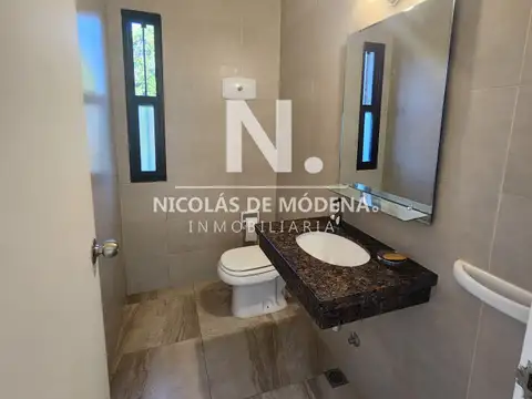 Casa en alquiler en playa mansa, Dos dormitorios cerca del mar