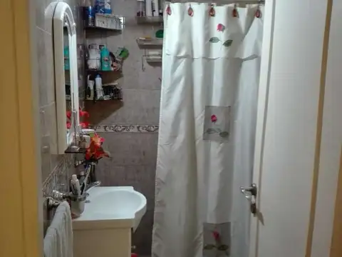 EXCELENTE CASA 5 AMBIENTES  PARA VIVIENDA O USO COMERCIAL