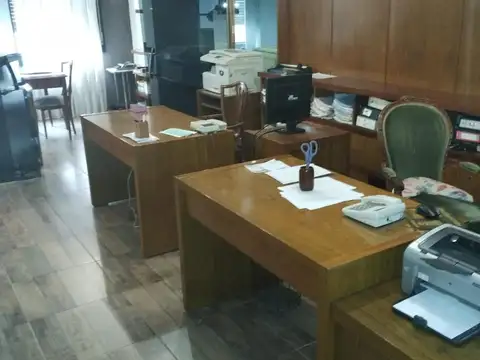 Oficina 4 ambientes con 1 baño