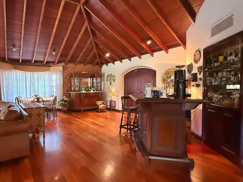 Casa 7 ambientes con 4 baños