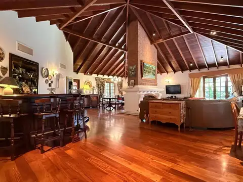 Casa en Venta con 4 cocheras