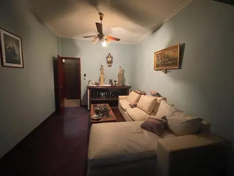 Casa 6 ambientes con 2 baños