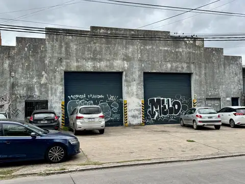 Galpón Comercial 775 m² c/ Doble entrada por portón - Moron