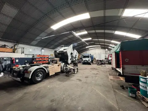 Galpón Comercial 775 m² c/ Doble entrada por portón - Moron