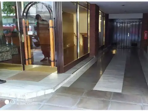 3 Ambientes c/depen, cochera, contrafrente balcón.-