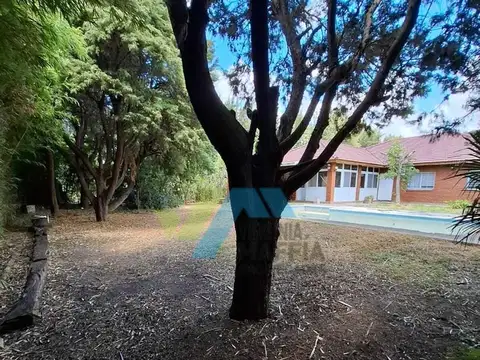 Casa en Venta con 3 cocheras