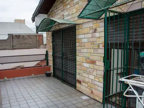 Casa 6 ambientes con 1 baño