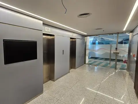 Oficina en Venta con 11 cocheras