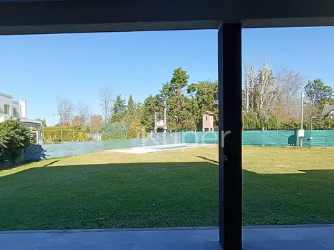 Casa  en Venta en Ayres Plaza, Pilar, G.B.A. Zona Norte