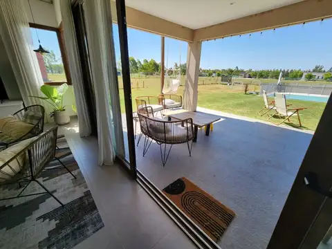 Casa en Venta con 2 cocheras