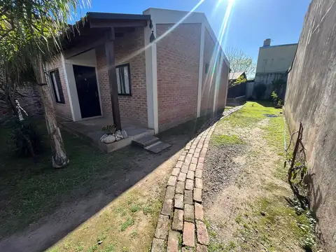 Casa en venta en Merlo con parque y cochera