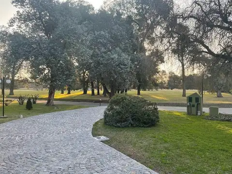 Casa 6 ambientes con 5 baños