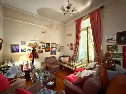 Departamento de 3 ambientes al frente con doble balcón