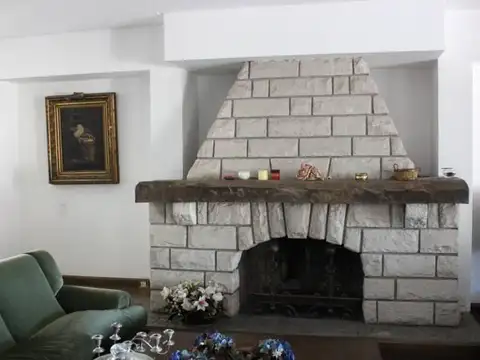 Casa 10 ambientes con 3 baños