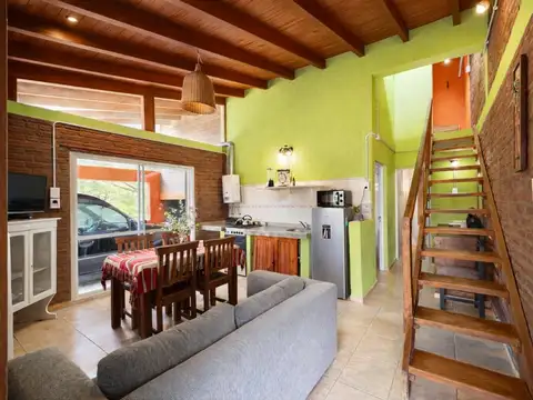 Casa 6 ambientes con 2 baños