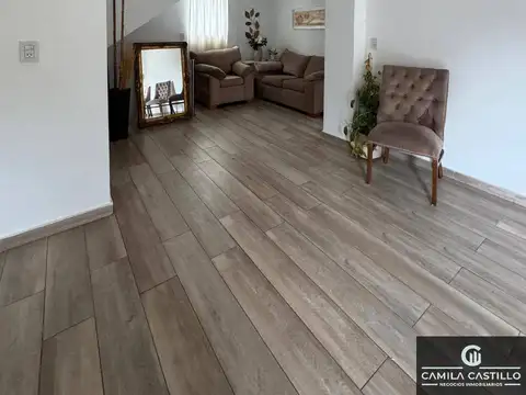 Casa 4 ambientes con 2 baños