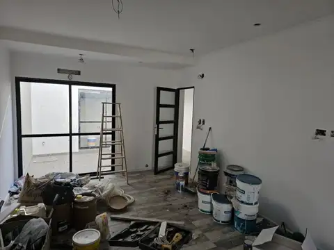 Conjunto de oficinas-consultorios, a estrenar. Ideal profesionales. Catamarca entre Congreso y...