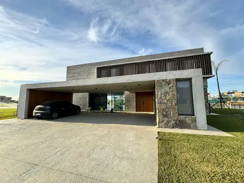 CASA VENTA 6 AMBIENTES A LA LAGUNA TERRALAGOS