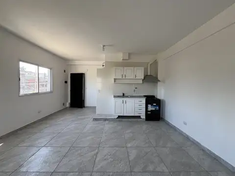 Amplio monoambiente a estrenar en primer piso