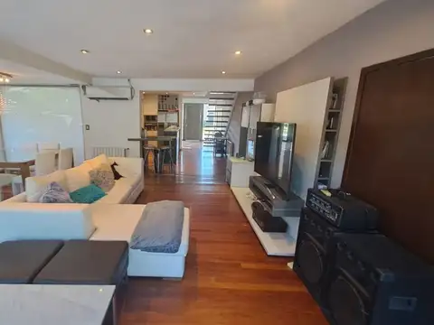 Casa 7 ambientes con 5 baños